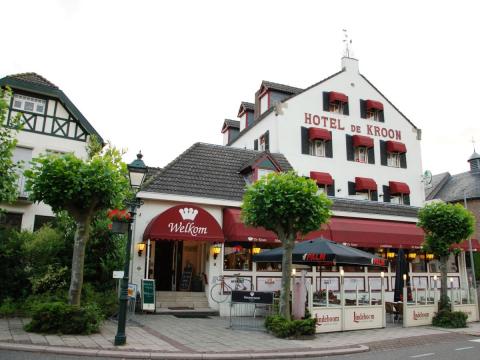 Hotel-043-Maastricht.nl | Hotel De Kroon Epen is al sinds 1902 gevestigd in het Limburgse dorp Epen. U vindt het familiehotel in het groene Geuldal, waar u leuke fiets- en wandeltochten kunt maken. | Epen | 043 | Limburg
